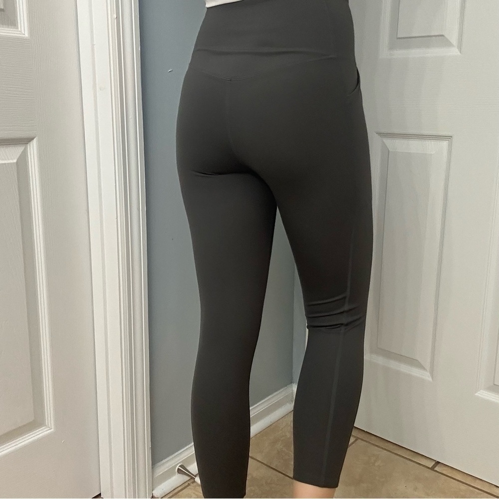 Girlfriend Collective Leggings Cropped Gray Gym Workout Pockets Size Medium